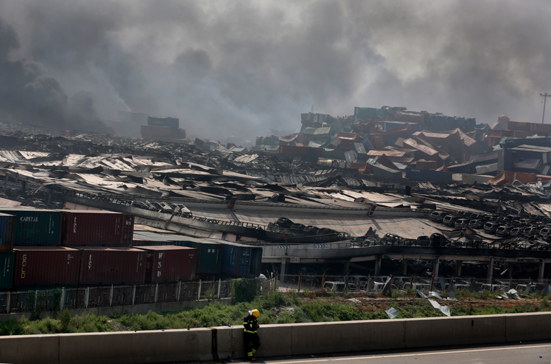 Illustration for article titled Photos from the aftermath of the devastating Tianjin explosion
